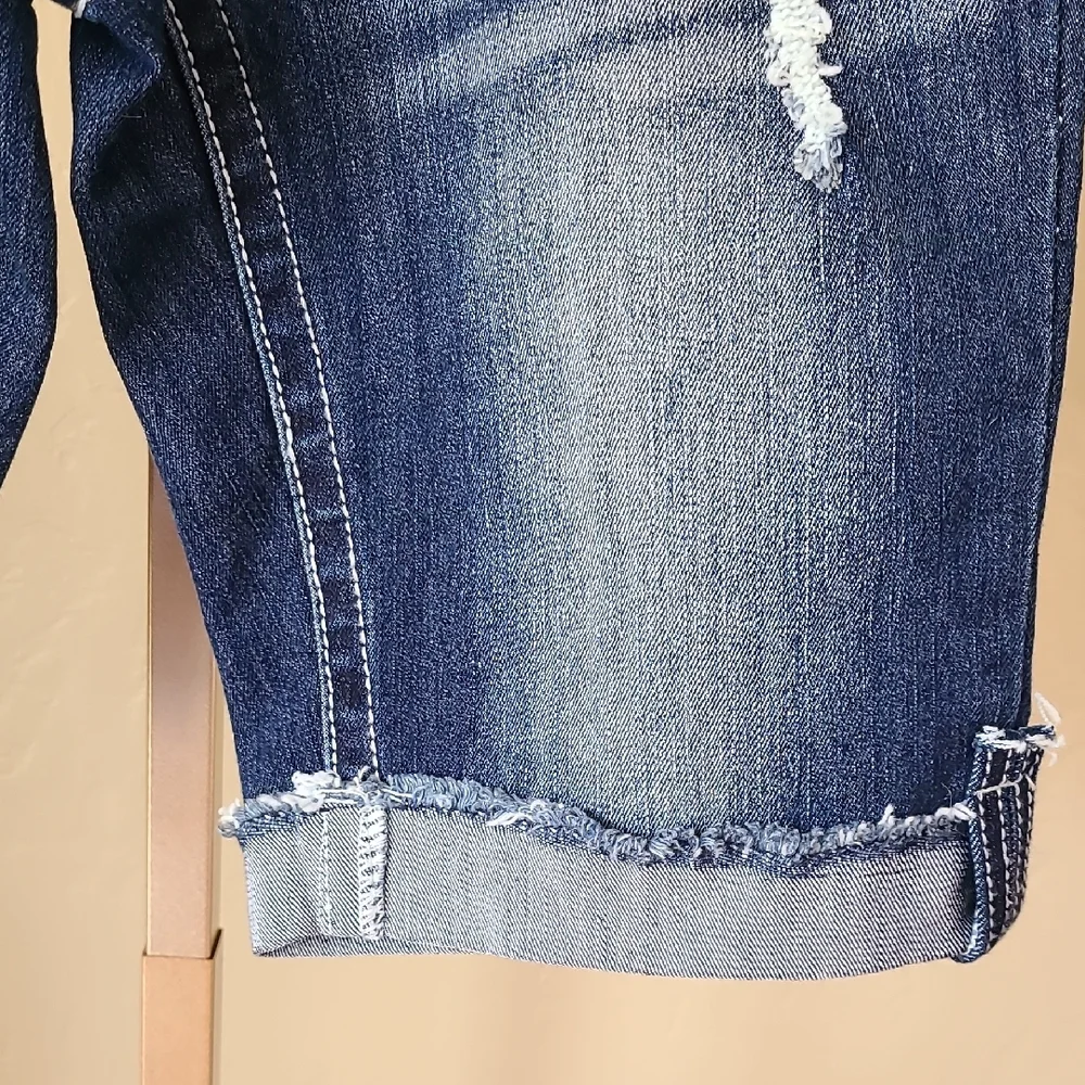 Rue21 Blue Bermuda Curvy Shorts Embroidered Distressed Cuffed Hem Sequin Sz 9/10